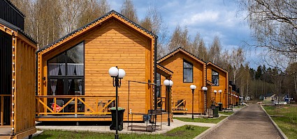 Reihe von CO2-effizienten Wohnhäusern durch Holzbau
