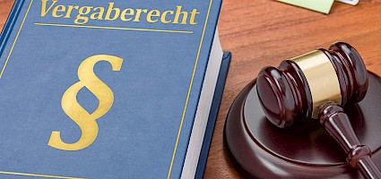Buch zum Vergaberecht und Richterhammer
