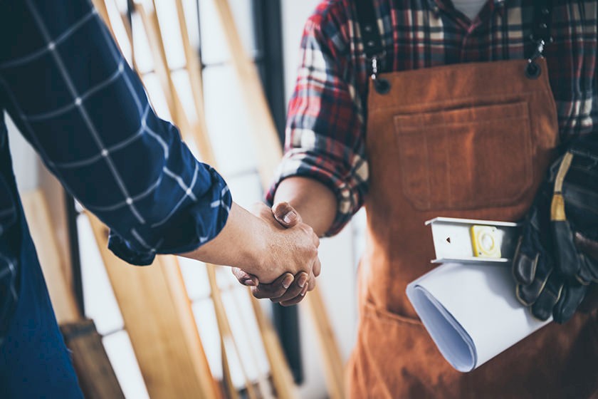Arbeiter am Bau Handschlag