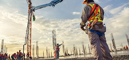 Sicht auf eine Baustelle aus der Froschperspektive